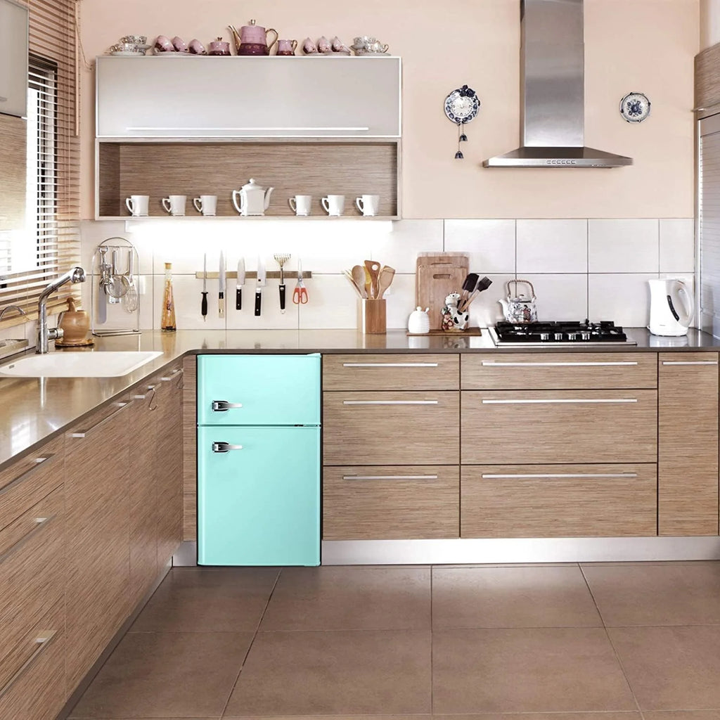 2025 Refrigerador compacto Antarctic Star con congelador separado, mini nevera de doble puerta, estantes ajustables y desmontables, estilo retro de acero inoxidable, para sala/cocina/dormitorio/oficina, 3,2 pies³, verde