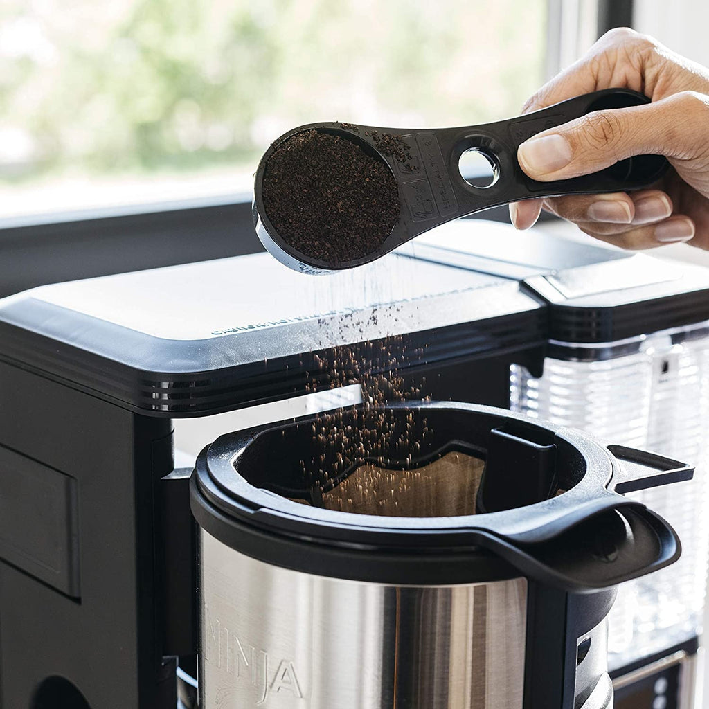 2025 Cafetera Especialidad Ninja con Jarra de Vidrio de 50 Oz, Acabado en Negro y Acero Inoxidable