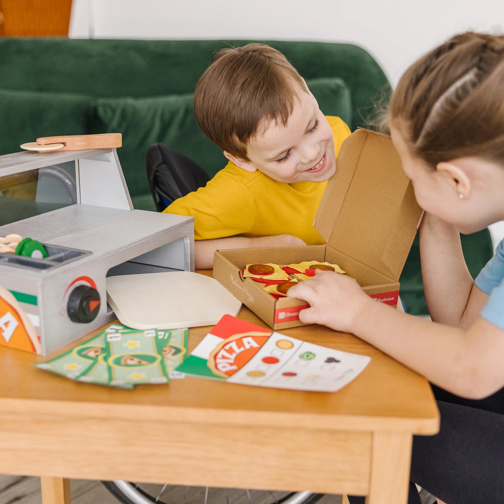 Melissa & Doug Mostrador de Pizza para Jugar Top & Bake de Madera (41 Piezas) – Certificado FSC