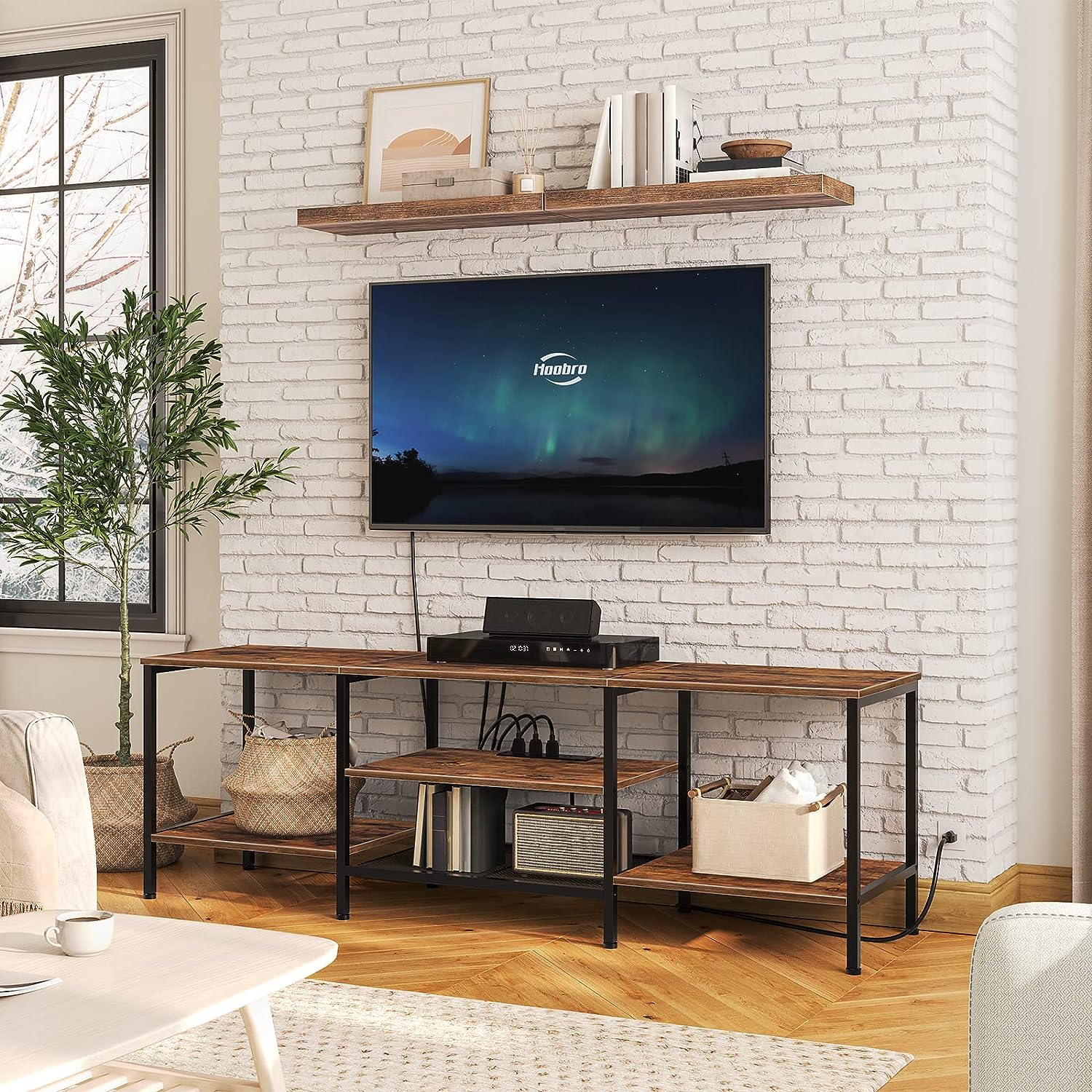 Mueble para TV con Enchufes Integrados para TVs de hasta 75 Pulgadas, Mesa Consola con Estantes Abiertos, Centro de Entretenimiento Industrial para Sala o Dormitorio, Color Marrón Rústico y Negro BF60DS01