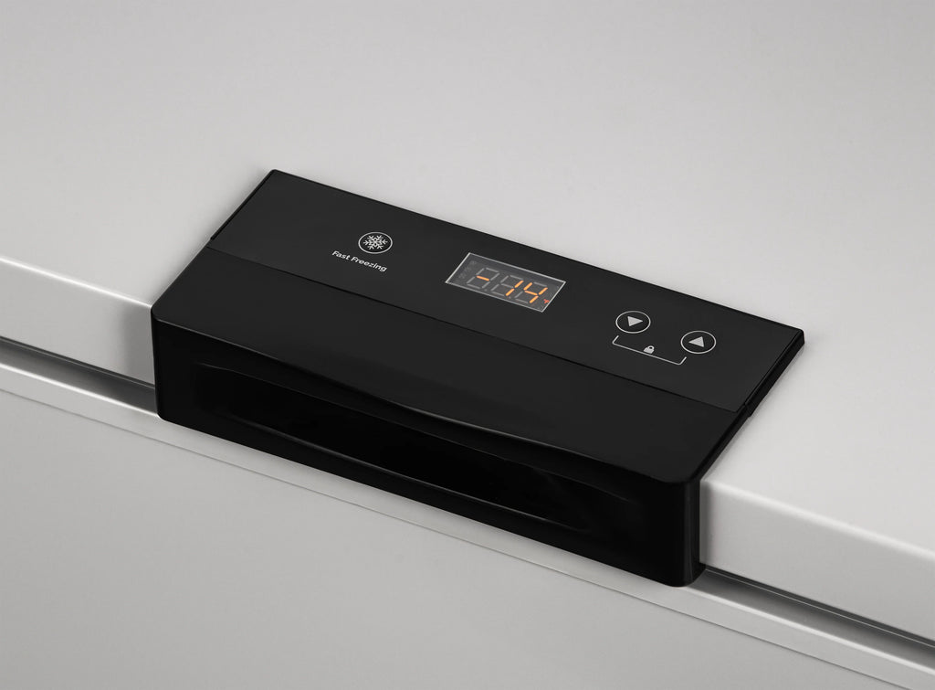 2025 Congelador tipo baúl compacto Newair®, 6.7 pies cúbicos – Gris fresco
