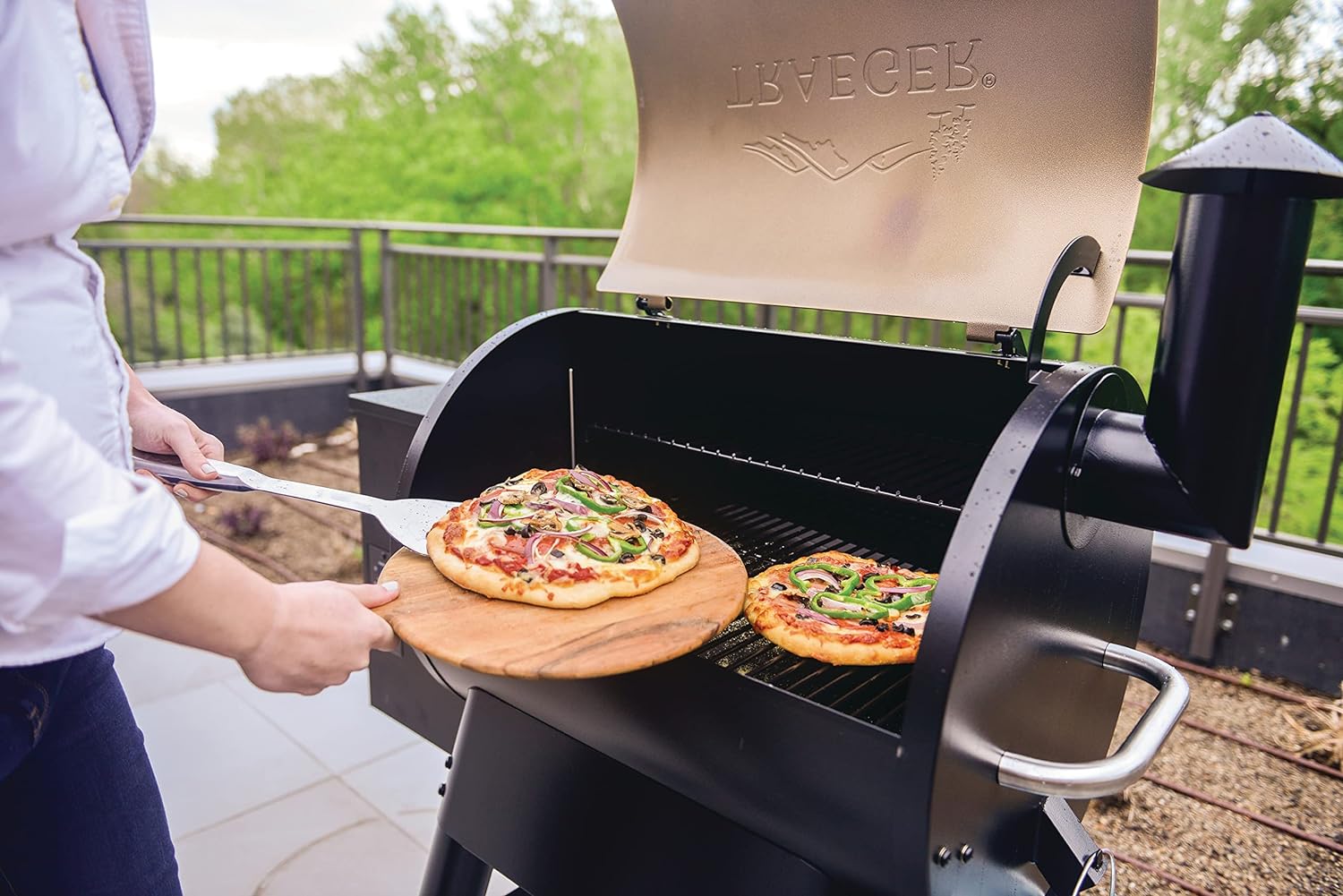 Parrilla y Ahumador Eléctrico de Pellet de Madera Traeger Pro 22, Bronce