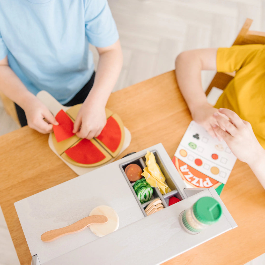 Melissa & Doug Mostrador de Pizza para Jugar Top & Bake de Madera (41 Piezas) – Certificado FSC