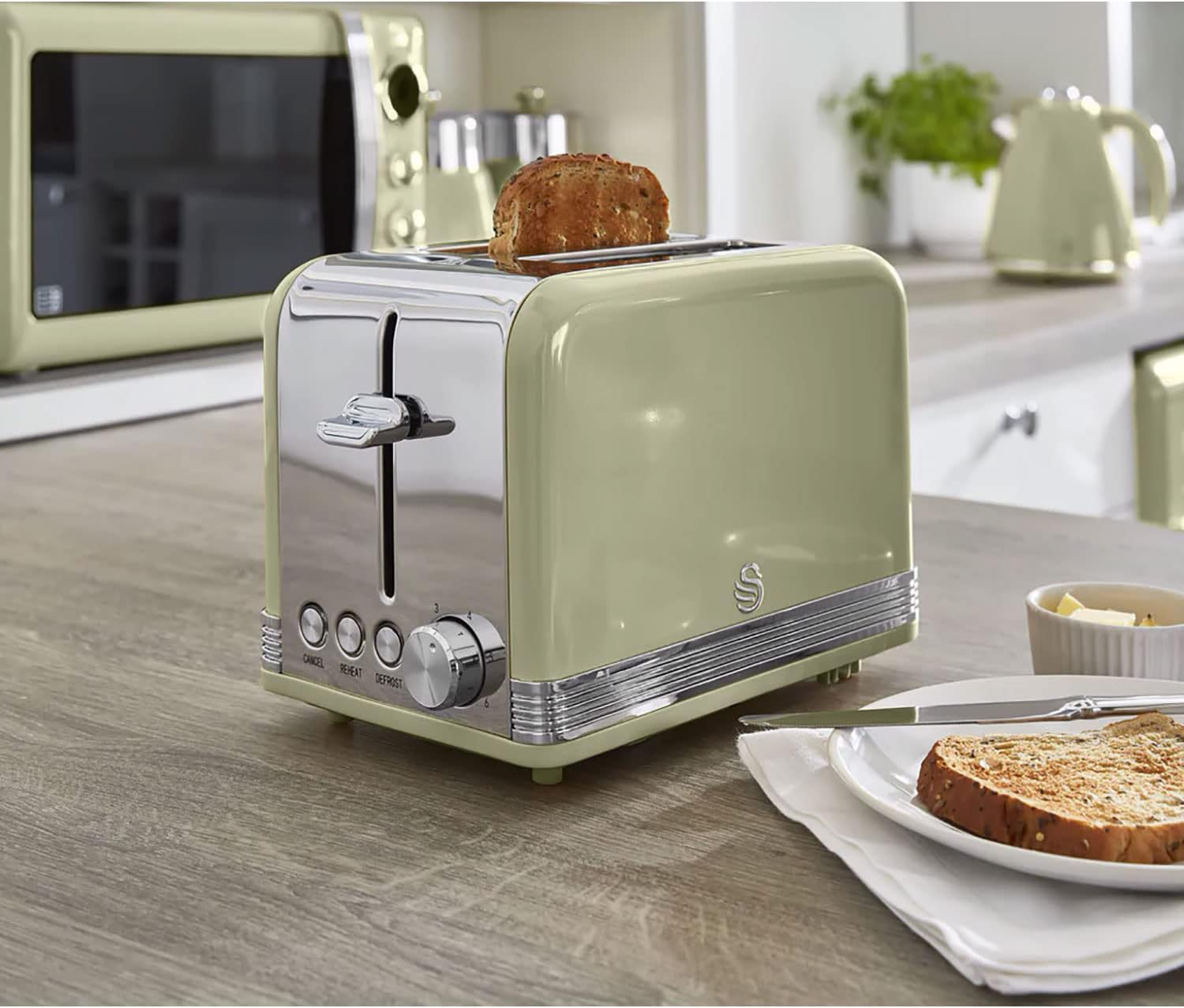 Swan Retro Set Desayuno Hervidor de Agua 1,8 L, Tostadora Pan Ranura Ancha 2 Rebanadas, Microondas Digital 20L, 6 Niveles de Potencia,Temporizador, Puerta Espejo, Diseño Vintage, Verde
