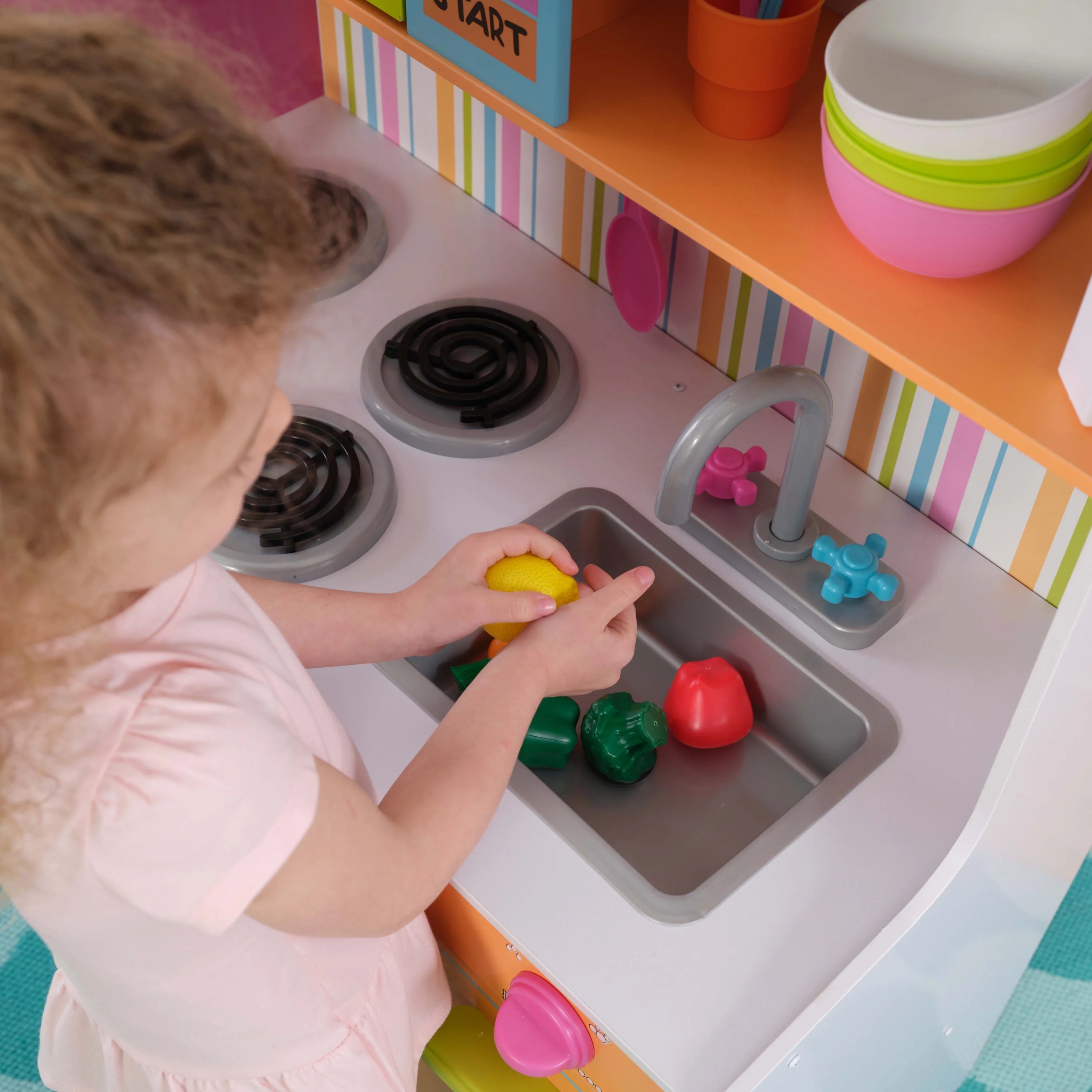 KidKraft Cocina de Juguete de Madera Deluxe Grande y Brillante para Niños, Colores Neón