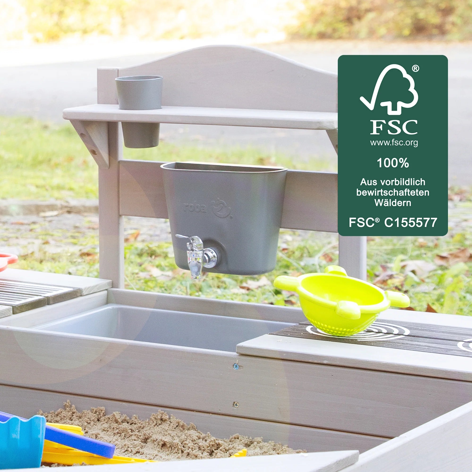 Cocina móvil de juego "Mud & Play BBQ" para niños – Madera certificada FSC – Acabado en gris grabado