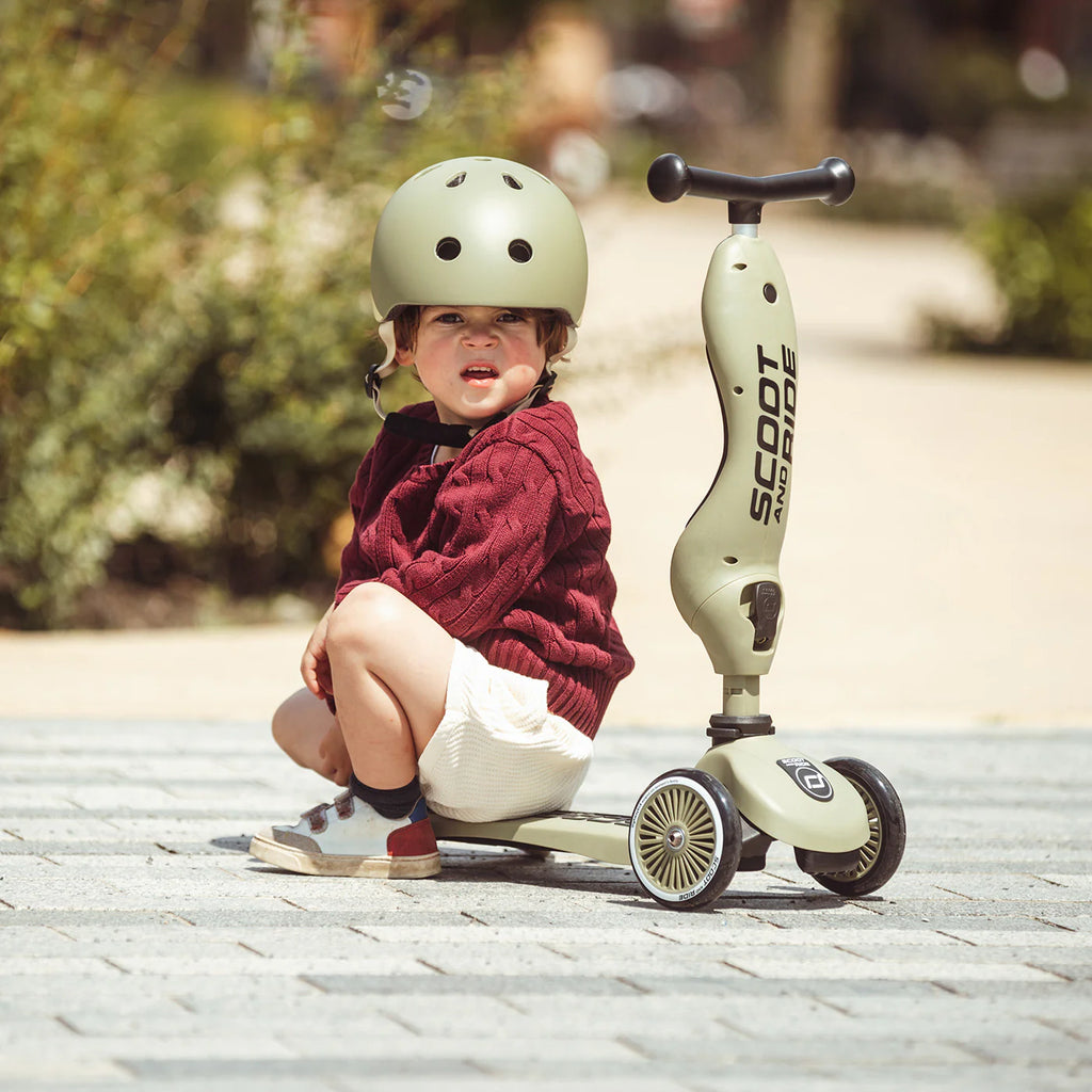 2025 Scoot and Ride Bicicleta sin pedales y Patinete 2 en 1 – Highwaykick 1 – Oliva