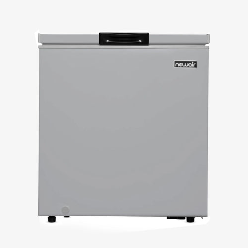 2025 Congelador Horizontal Mini-Profunfo Newair – 5 pies³ – Gris Frío
